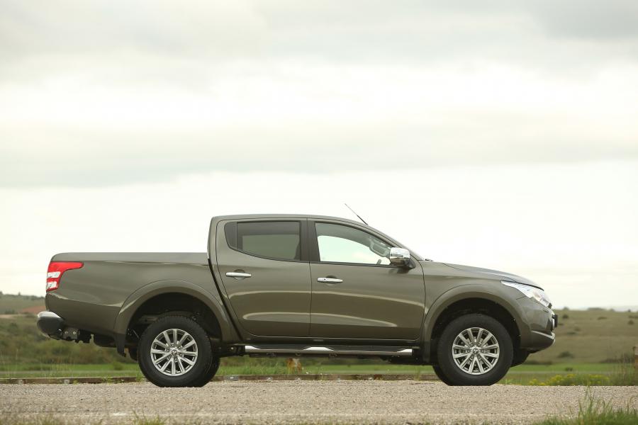  Mitsubishi L200 Double Cab 2015 года  (фото 15 из 29)